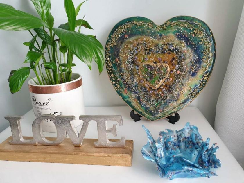 Decorative Items | Heart Shaped Resin Art On Solid Wood With Crystals/ Healing Energy Decorative Items Decorative Items